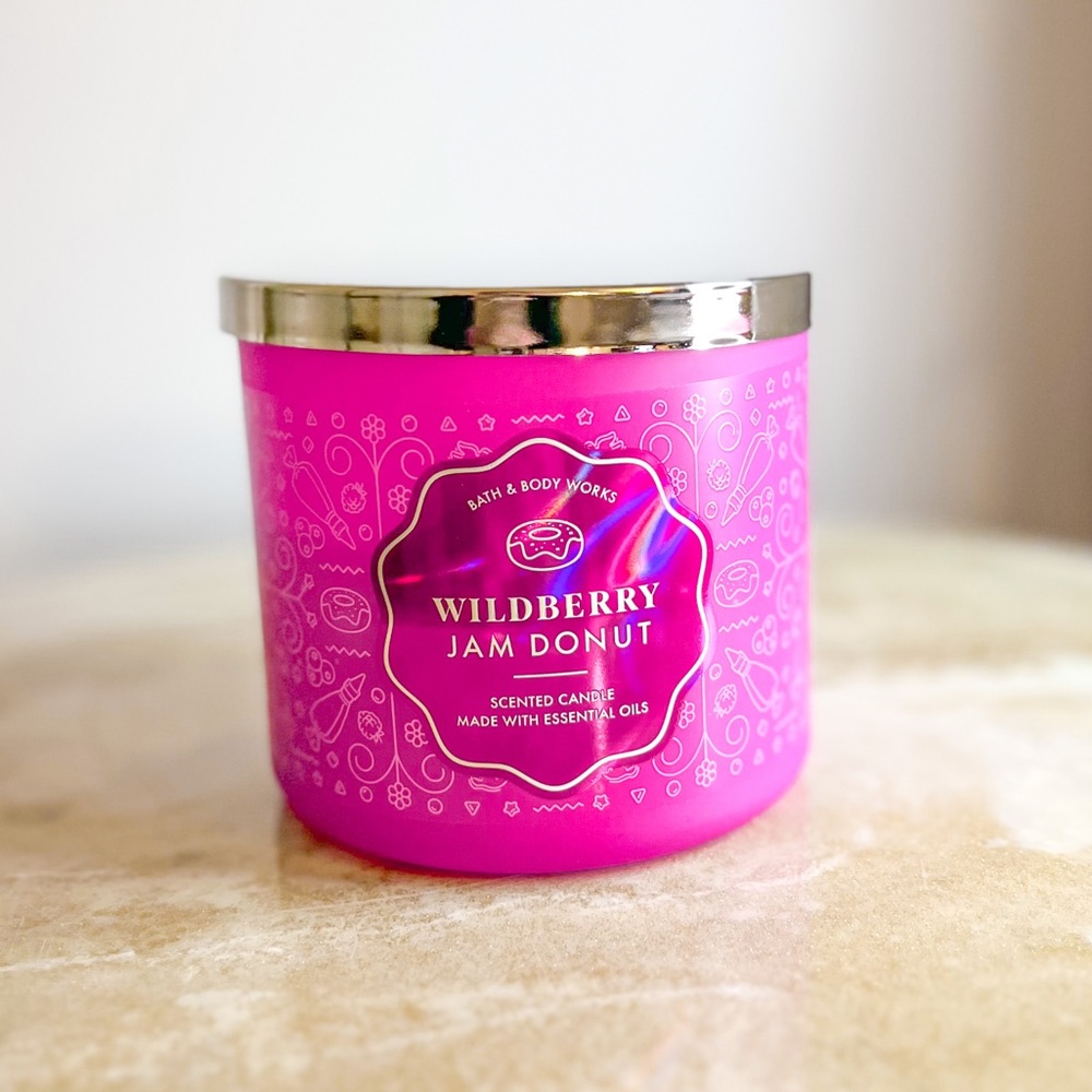 Bath and Body Works Wildberry Jam Donut Candle